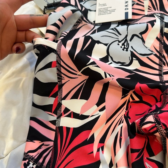 NWT- DKNY Sport 🩷Brand New! Small 7/8 ~Yoga/Workout pants! ~ Great Stretch - Picture 5 of 9